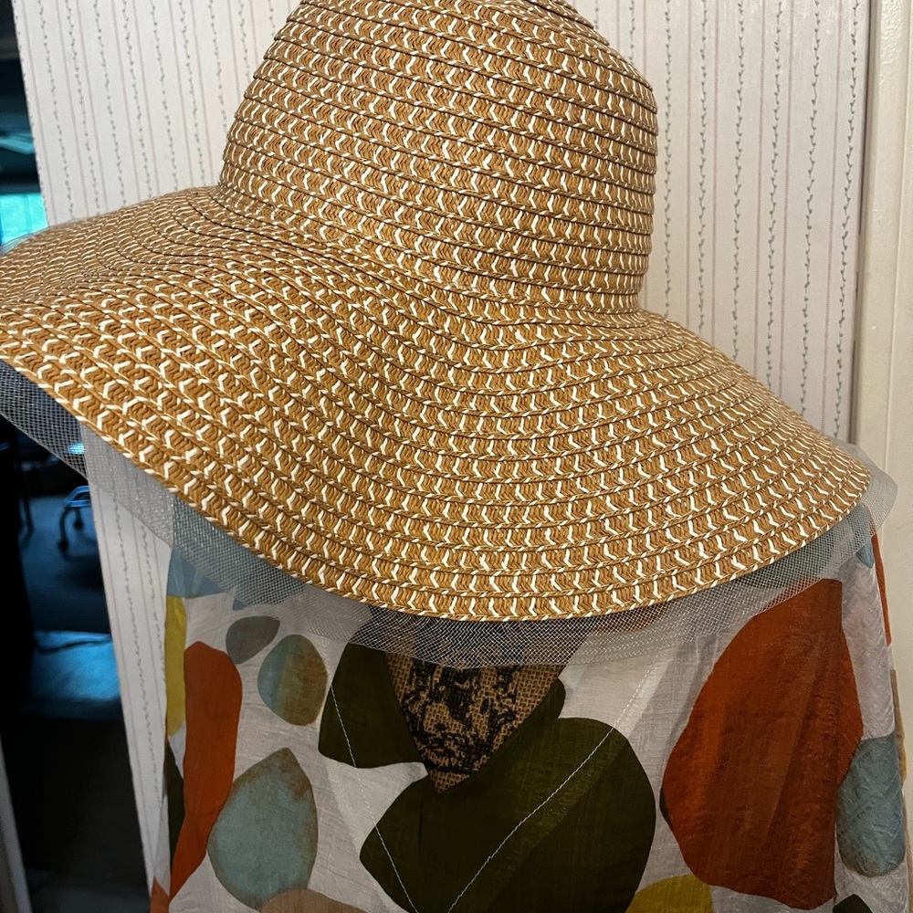 BCBG beach/sun hat